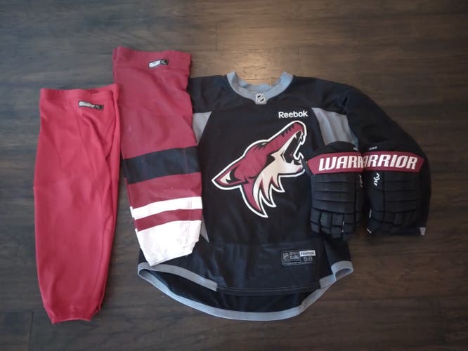 Coyotes Pro Stock package...(Gloves, Jersey and socks)