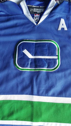 Vancouver Canucks Medium Kevin Bieksa Jersey