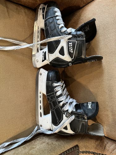 Hockey Skates Junior Used CCM Tacks Extra Wide Width Size 5.5