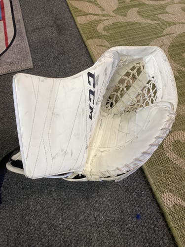 White Used Senior CCM Regular Extreme Flex III E3.5