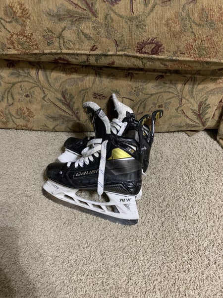 Senior Bauer Wide Width Size 7.5 Supreme 3S Pro Hockey Skates