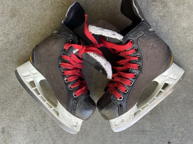 Youth Bauer Regular Width  Size 1 Supreme One.4 Hockey Skates