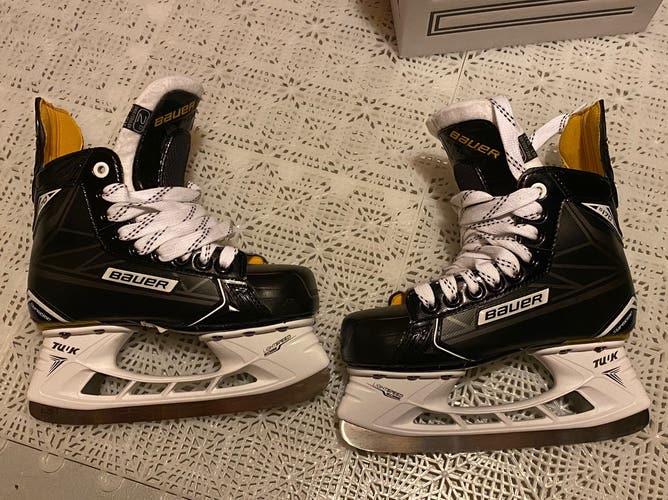 Junior Bauer Regular Width  Size 2D Supreme S170 Hockey Skates