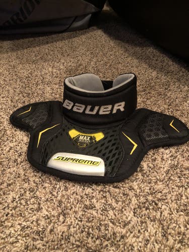 Bauer hockey goalie Int Supreme Max SOR3 neck guard