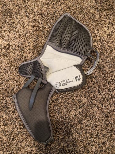 Warrior hockey goalie Full Right R/G4 Int trapper removable liner 75 degree