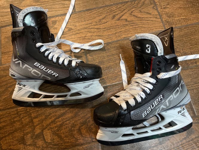 Bauer Pro Stock Vapor Hyperlite Sz 8 Hockey Skates