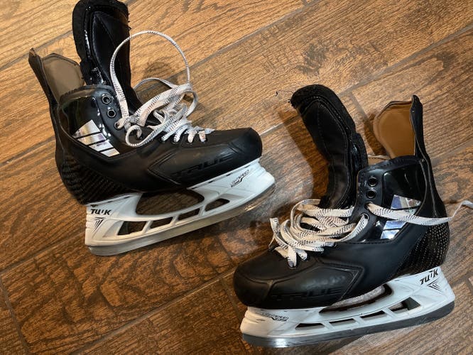 Senior True Wide Width Pro Stock Size 8.5 Pro Custom Hockey Skates