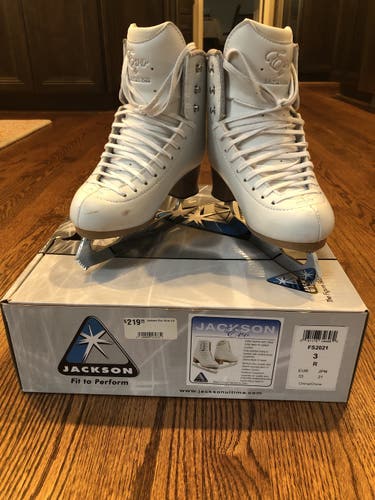Jackson Evo size 3R girls figure skate
