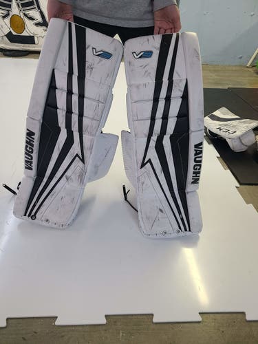 Vaughn Velocity V9 Goalie Leg Pads Used Intermediate 30"+2"