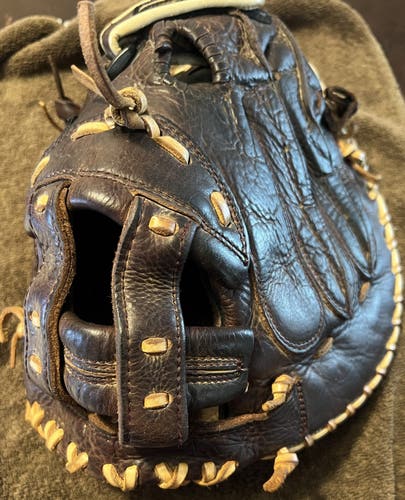 Mizuno Fastpitch Softball  Catchers Mitt (34”)
