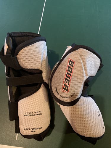 Used Medium Bauer Nexus 6000 Elbow Pads