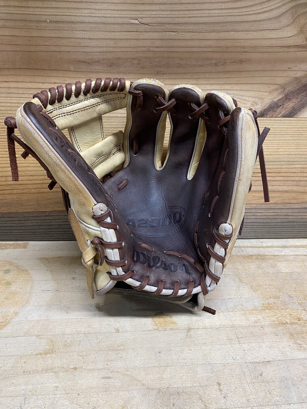 Review: Wilson A2000 1786 11.5 Custom Baseball Glove (WTA20CRB211786) 