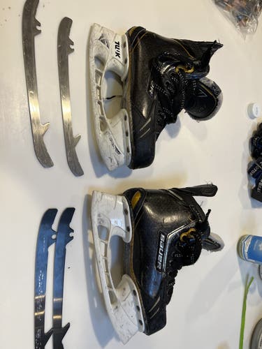 Junior Bauer Size 2 Supreme One.9 Hockey Skates