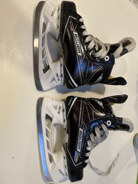 Junior Bauer Size 1 Supreme S190 Hockey Skates