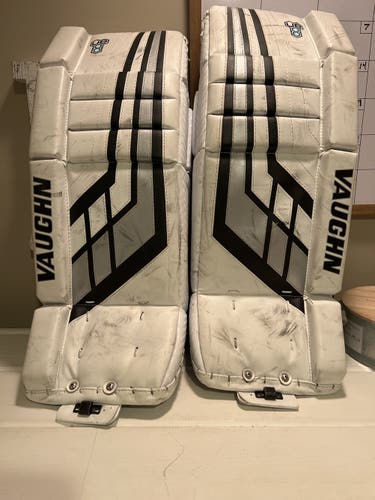 Vaughn Velocity VE8 JR Leg Pads