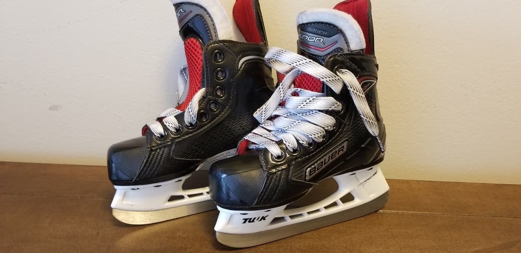 Hockey Skates Youth Used Bauer Vapor X500 Regular Width Size 10