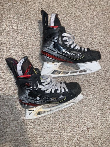 Senior Bauer Regular Width Pro Stock Size 7 Vapor 2X Pro Hockey Skates