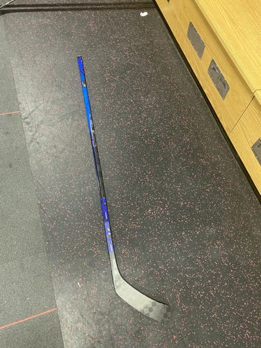 Bauer Nexus Geo Dylan Cozens Stick RH P92M 87 flex