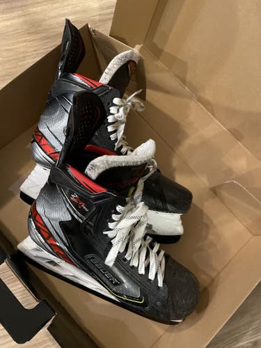 Senior Bauer Regular Width  Size 11 Vapor 2X Pro Hockey Skates