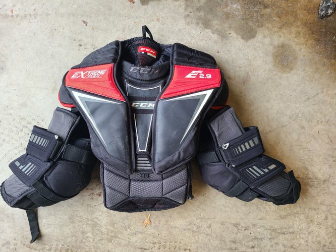 Goalie Chest Protector Used Intermediate Small CCM Extreme Flex Shield E2.9