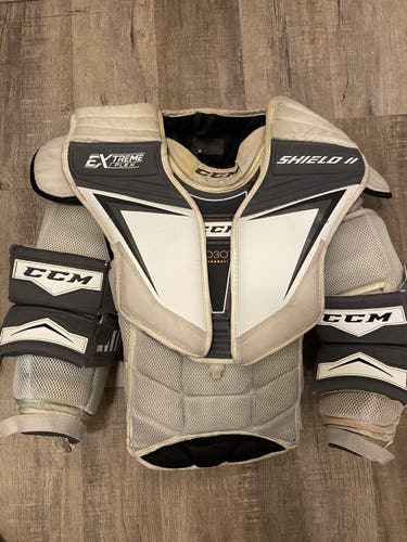 Senior Medium CCM  Extreme Flex Shield 2 Goalie Chest Protector