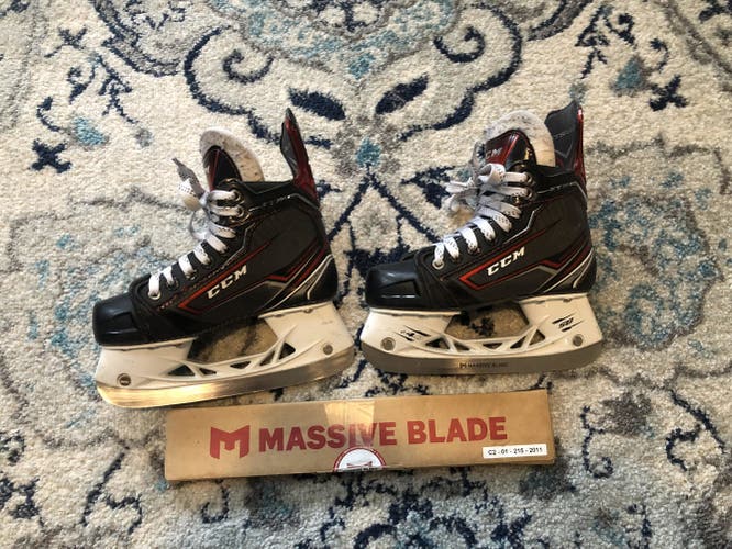 Junior CCM JetSpeed FT390 Ice Hockey Skates - Regular Width Size 1.0 MASSIVE blades and stock blades