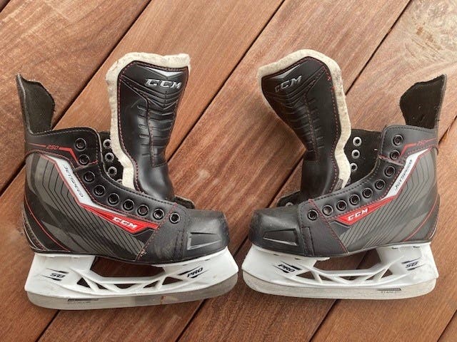 Hockey Skates Youth Used CCM JetSpeed 250 Regular Width Pro Stock Size 2