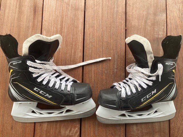 Hockey Skates Youth Used CCM Tacks Regular Width Size 3