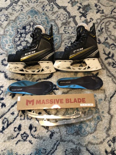 Junior CCM Tacks 9090 Hockey Skates Regular Width Size 2.5 NEW MASSIVE blades and Tydan blades