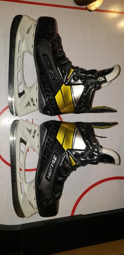 Hockey Skates Junior Used Bauer Supreme 3S Regular Width Size 2.5