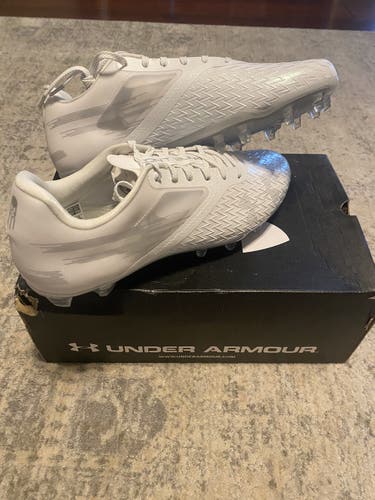 White Adult Molded Cleats Low Cut