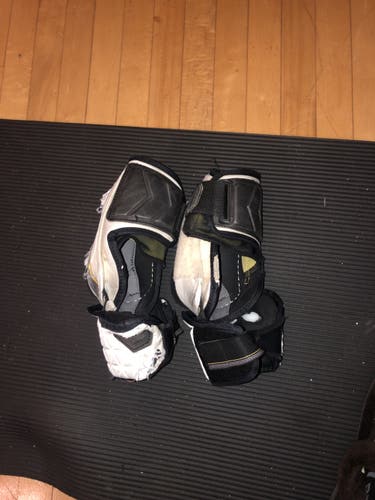 Medium CCM Pro Stock Tacks Elbow Pads