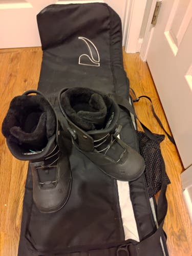 K2 Maysis Snowboard boots & Snowboard Bag + Burton Beanie Hat bundle