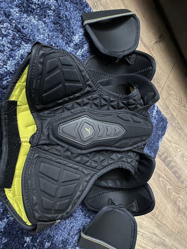 Junior Small CCM Tacks Shoulder Pads
