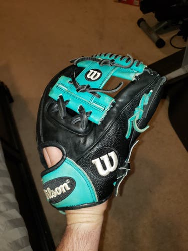 Wilson Right Hand Throw Infield A2000 11.5"