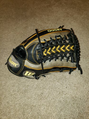 Wilson Right Hand Throw Outfield A2000 12.25"