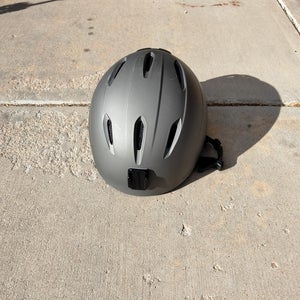 Helmet Used Unisex Large Bevel