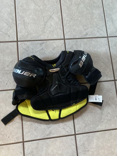 Junior Large Bauer  Supreme S29 Shoulder Pads