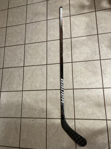 Intermediate Left Hand   Vapor Hyperlite Hockey Stick