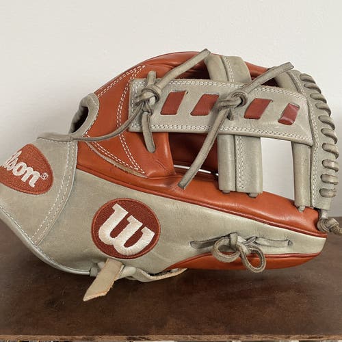 Wilson A2000 1716 GOTM 11.5” RHT Baseball Glove