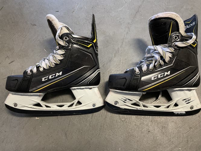 Hockey Skates Senior Used CCM Tacks Regular Width Size 7