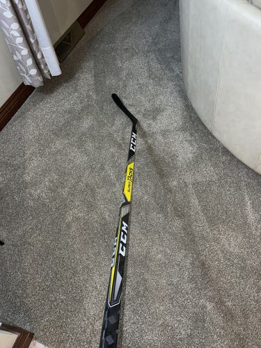 Senior Left Hand Mid Pattern Pro Stock Super Tacks Hockey Stick