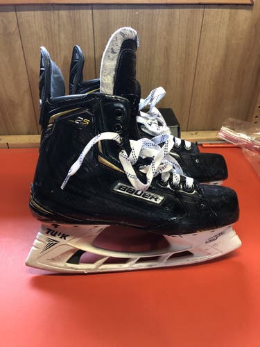 Pro Stock Senior Bauer Regular Width Size 9 1/4 Supreme 2S Pro Hockey Skates