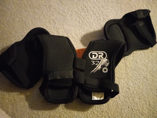 DR 3225 Shoulder Pads (Atom) New with tags  Extra SMALL!