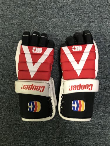 Vintage Cooper Senior hockey gloves Size 14”