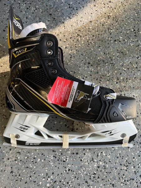 Senior CCM Extra Wide Width Size 9 Super Tacks AS1 Hockey Skates