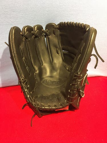 New Wilson A2000 Full Right Infielder Glove