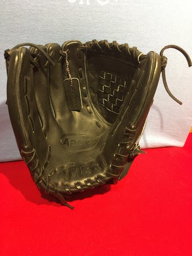 New Wilson A2000 Full Right Infielder Glove