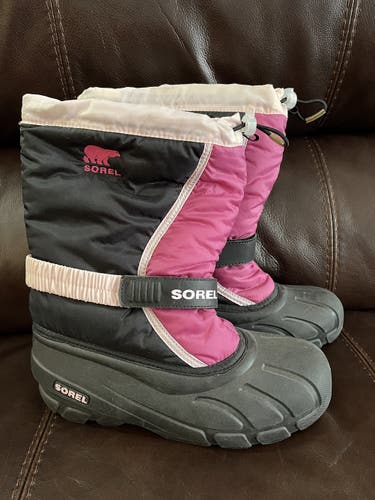 Sorel pink and Black women’s snow boots size 7