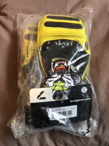 Level SQ CF Mitts Size 8.5